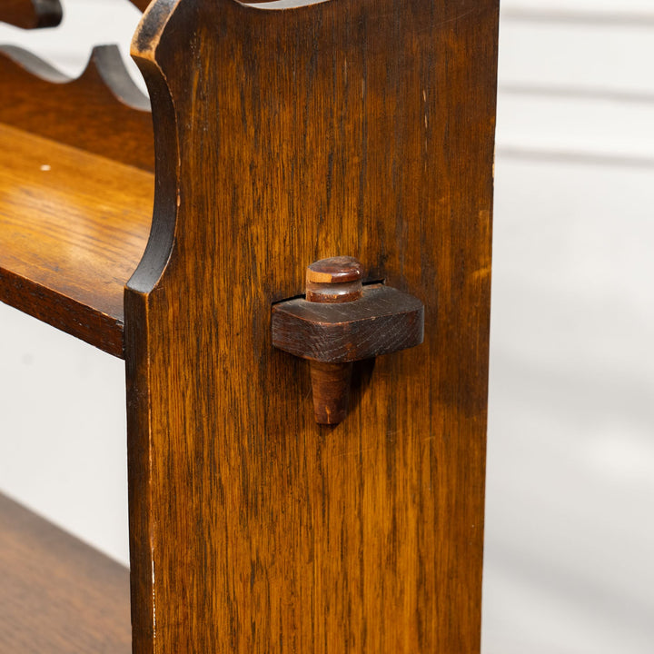 シンプルなフォルムに笠木の透かし装飾がアクセント オーク ブックシェルフ /25G