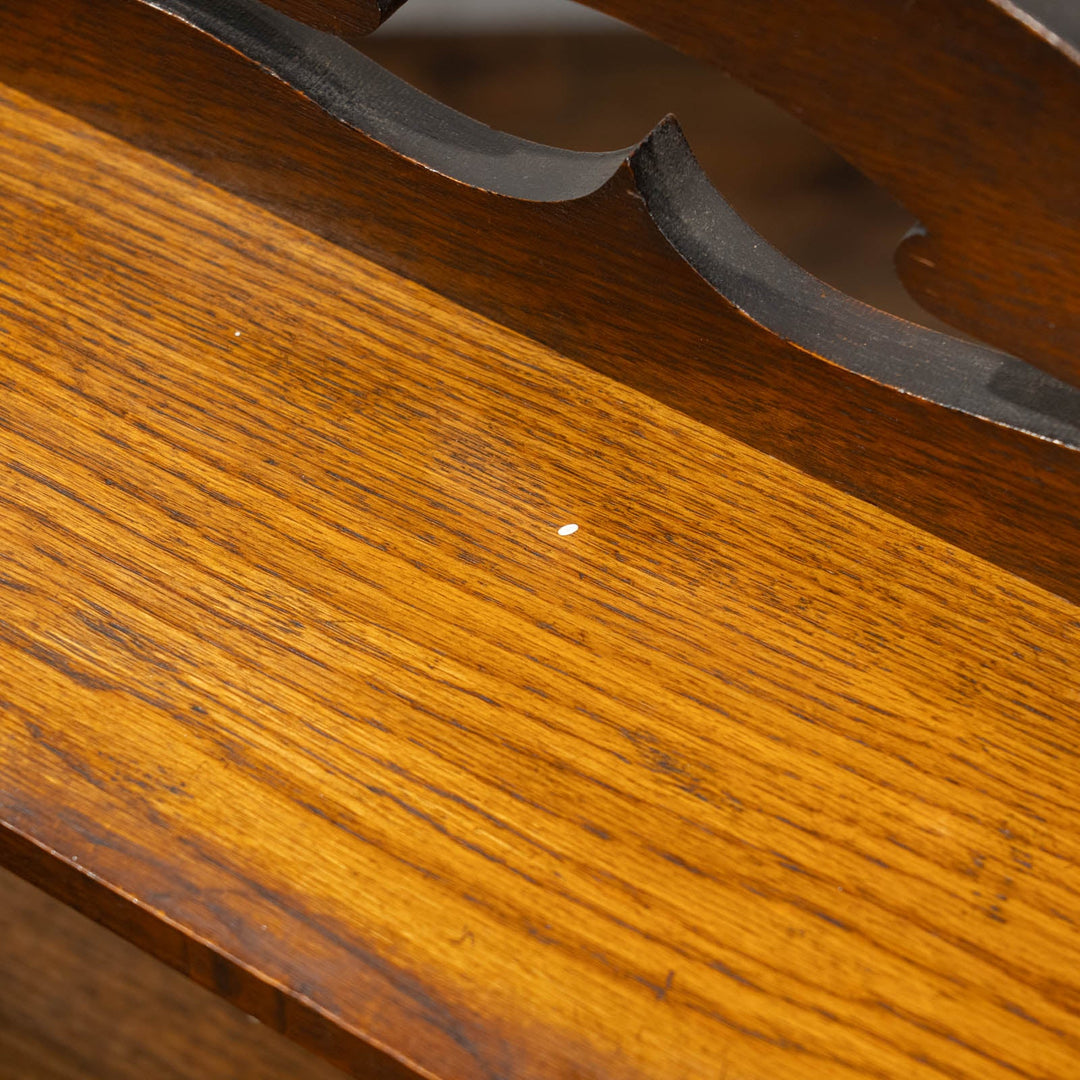 シンプルなフォルムに笠木の透かし装飾がアクセント オーク ブックシェルフ /25G