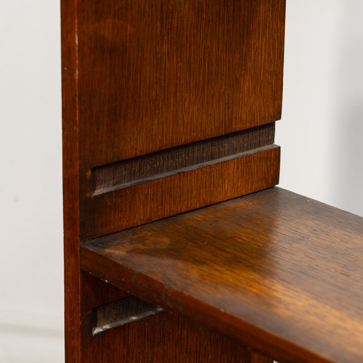 シンプルなフォルムに笠木の透かし装飾がアクセント オーク ブックシェルフ /25G