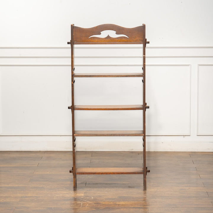 シンプルなフォルムに笠木の透かし装飾がアクセント オーク ブックシェルフ /25G