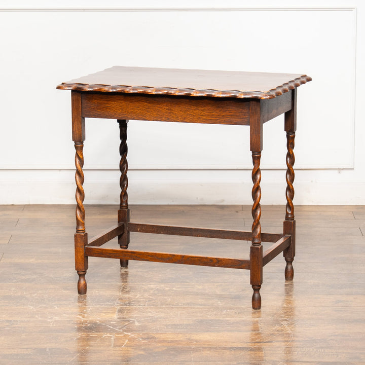 パイクラストのデザインとツイスト脚が魅力的 オーク オケージョナルテーブル /25G-C