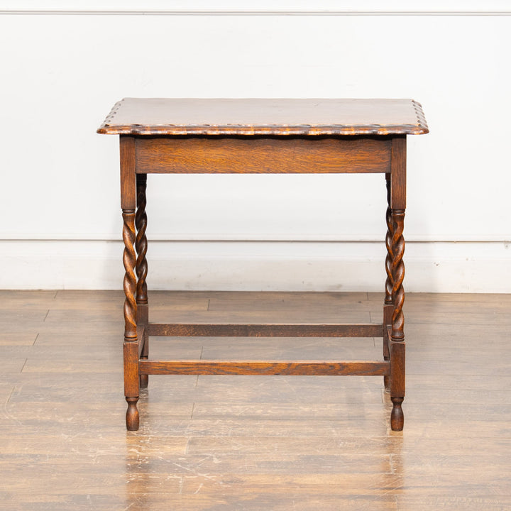 パイクラストのデザインとツイスト脚が魅力的 オーク オケージョナルテーブル /25G-C