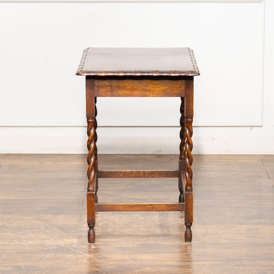 パイクラストのデザインとツイスト脚が魅力的 オーク オケージョナルテーブル /25G-C