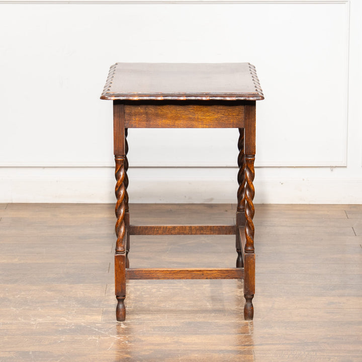 パイクラストのデザインとツイスト脚が魅力的 オーク オケージョナルテーブル /25G-C