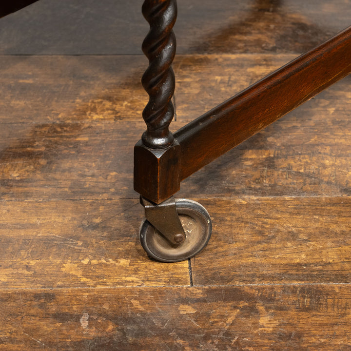 クラシカルなフォルムにツイスト装飾が美しい オーク ドロップリーフ ティートローリー /25G