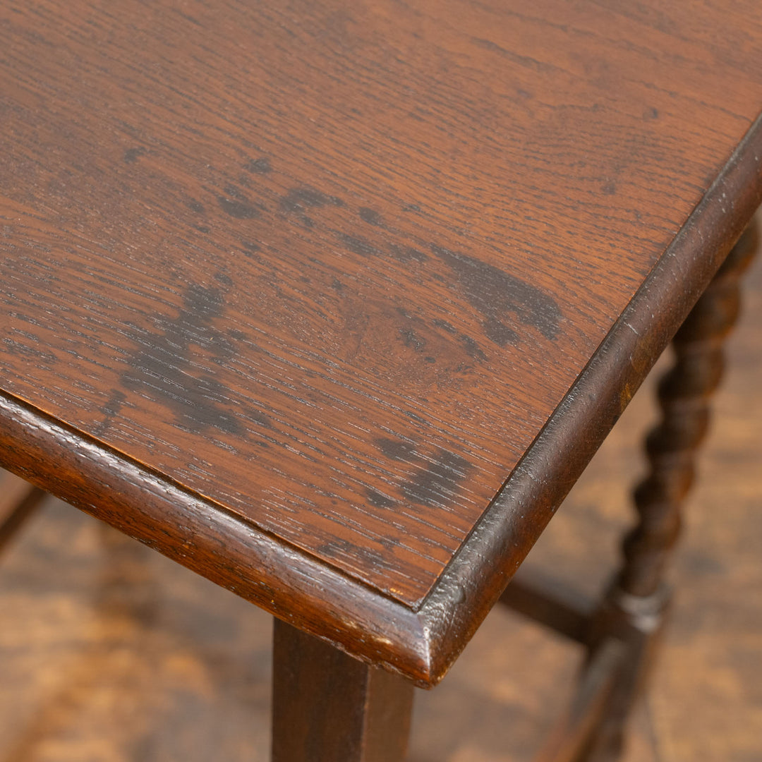 艶やかで上品なバーリーシュガーツイストレッグが印象的 オーク スクエア オケージョナルテーブル /25G