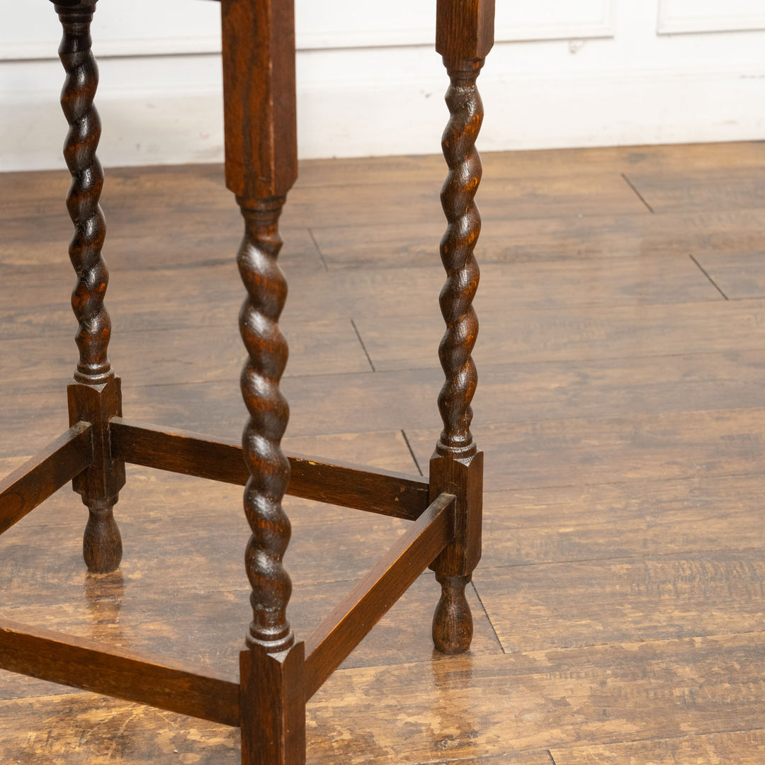 艶やかで上品なバーリーシュガーツイストレッグが印象的 オーク スクエア オケージョナルテーブル /25G