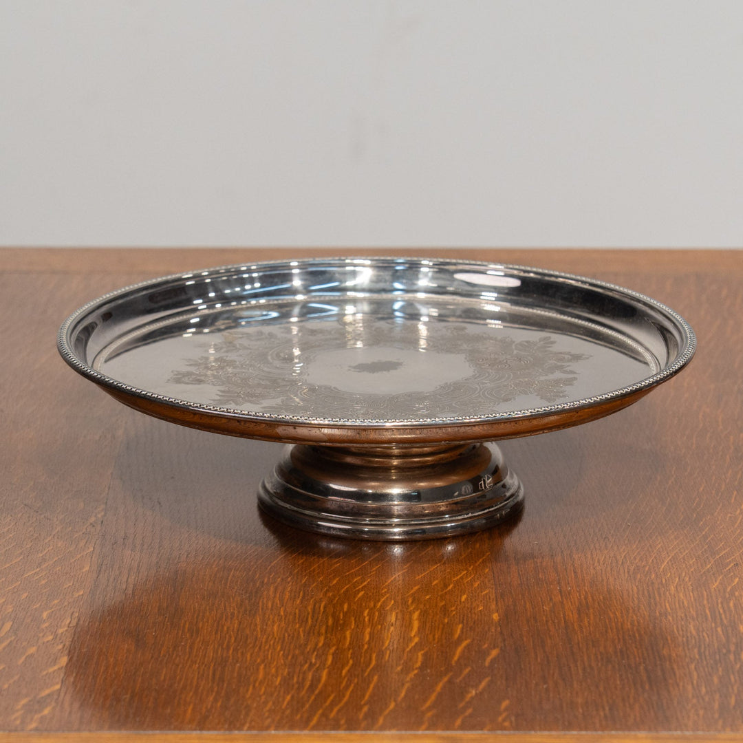 上質な銀の輝きと華やかな文様が調和した シルバープレート ケーキスタンド /25G