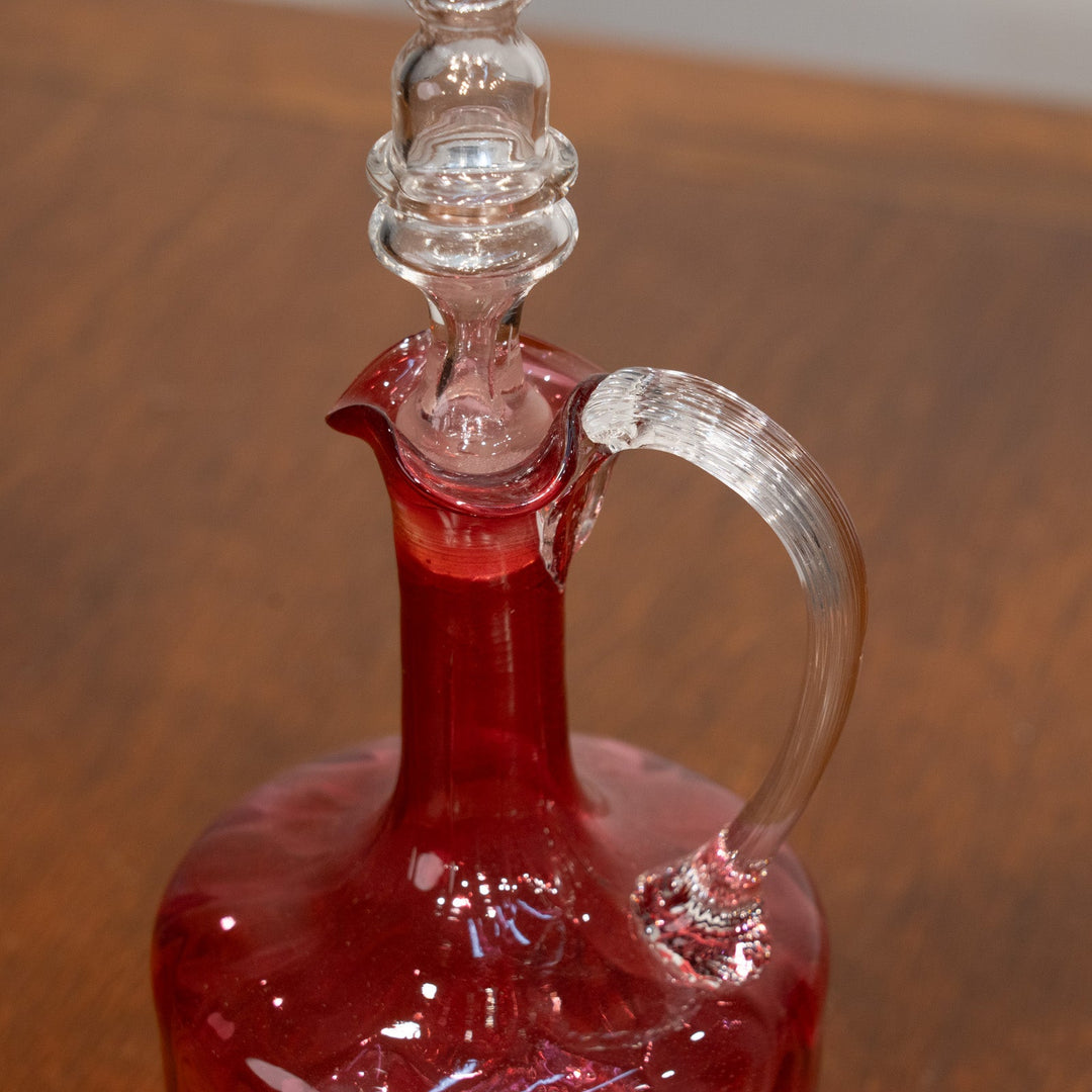 クランベリー色のガラスが鮮やか デキャンタ /25G