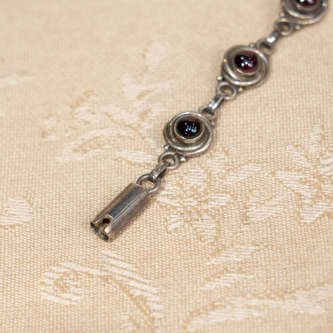 幻想的な深紅の柘榴石が華やか シルバー ガーネット ブレスレット /25G