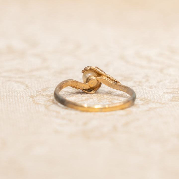 一粒パールに曲線の葉のモチーフがエレガント アンティークリング /25G