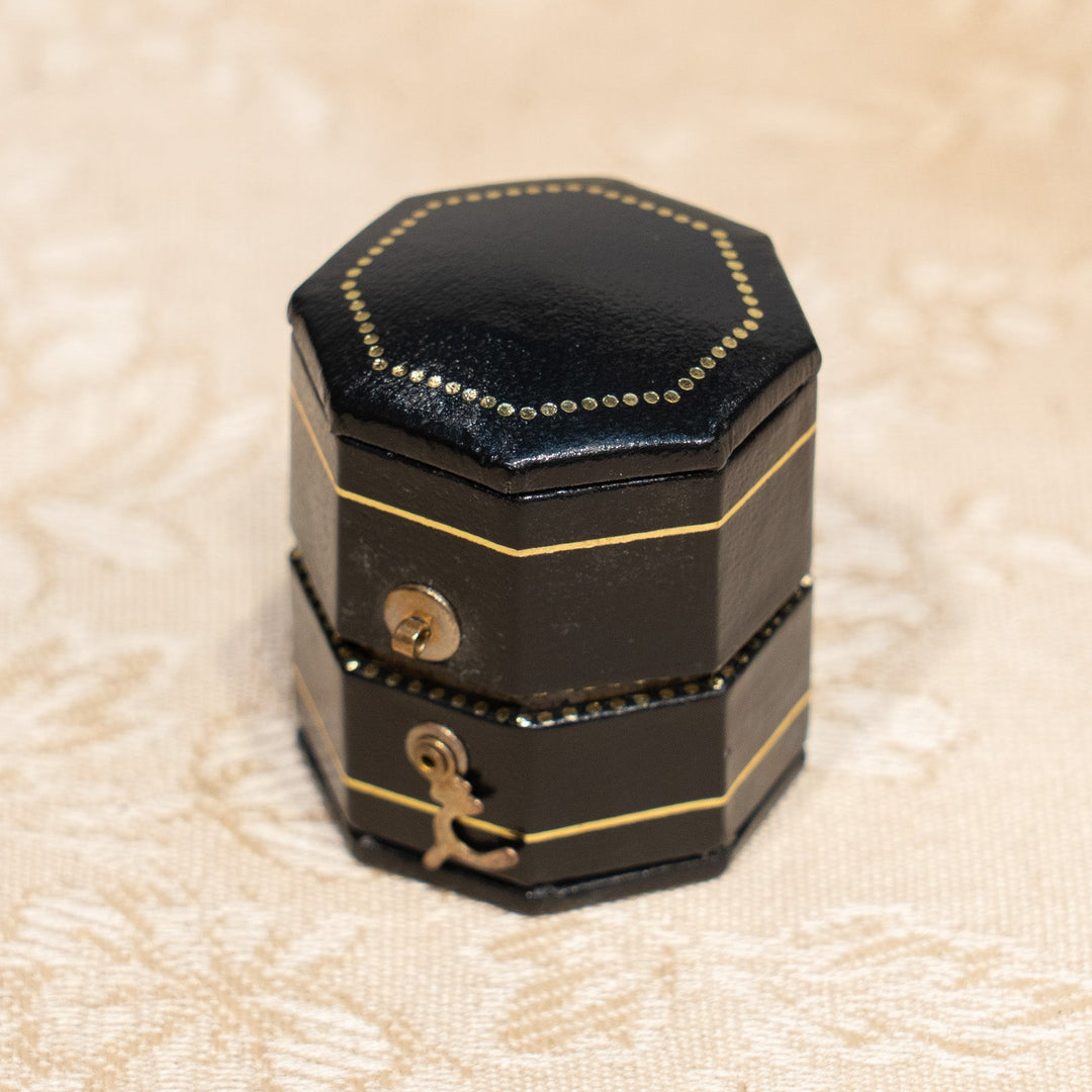 一粒パールに曲線の葉のモチーフがエレガント アンティークリング /25G