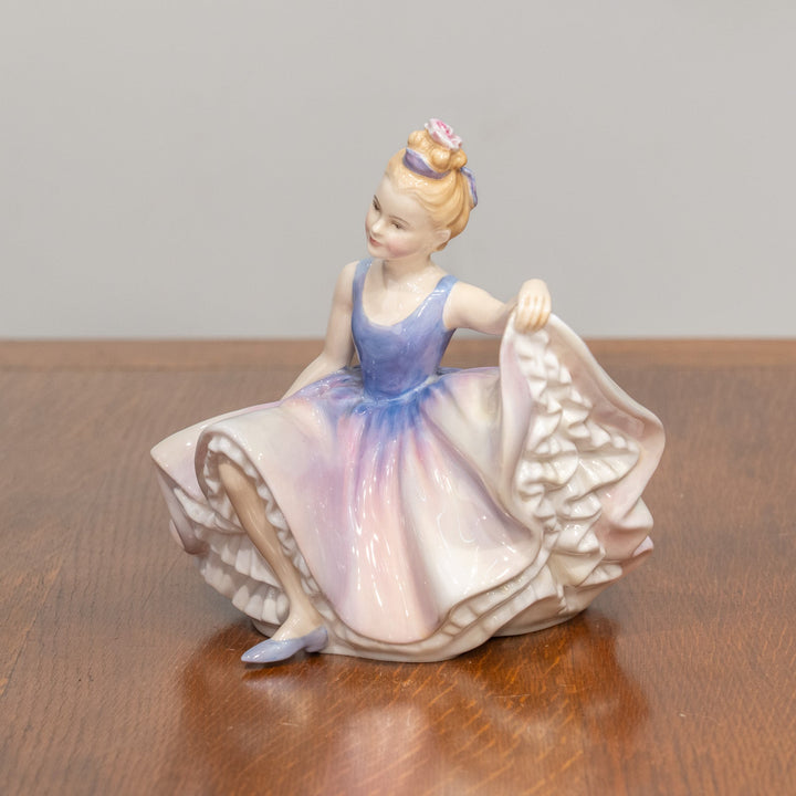 【ROYAL DOULTON ロイヤルドルトン Dancing Years ダンシングイヤーズ】レディー フィギュリン /25G