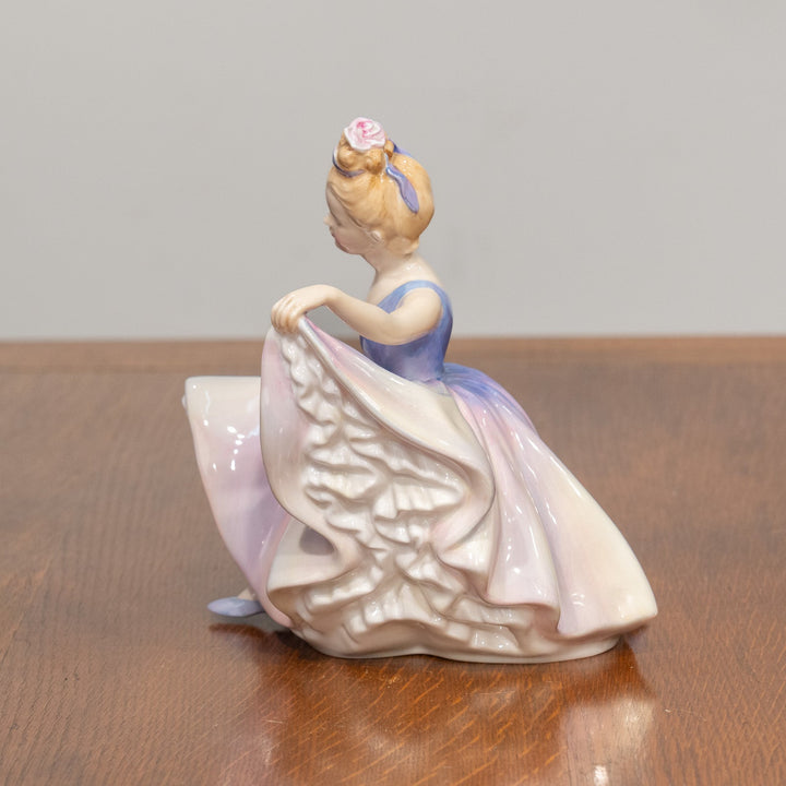 【ROYAL DOULTON ロイヤルドルトン Dancing Years ダンシングイヤーズ】レディー フィギュリン /25G
