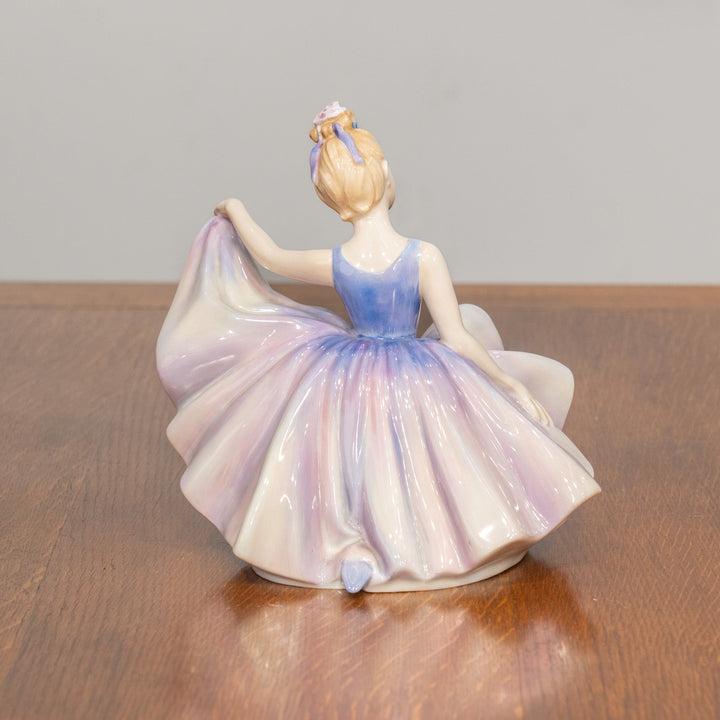 【ROYAL DOULTON ロイヤルドルトン Dancing Years ダンシングイヤーズ】レディー フィギュリン /25G