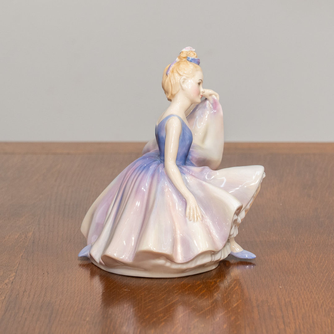 【ROYAL DOULTON ロイヤルドルトン Dancing Years ダンシングイヤーズ】レディー フィギュリン /25G
