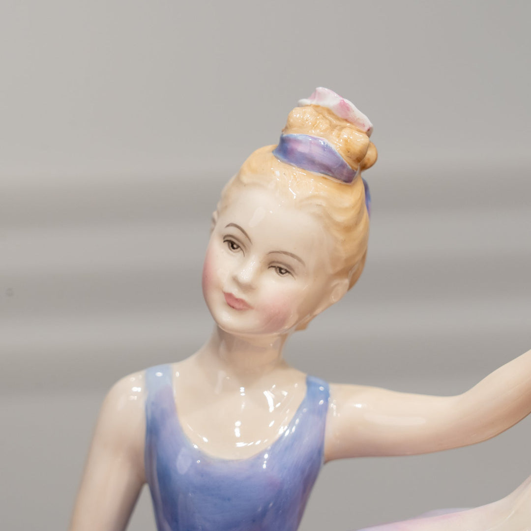 【ROYAL DOULTON ロイヤルドルトン Dancing Years ダンシングイヤーズ】レディー フィギュリン /25G