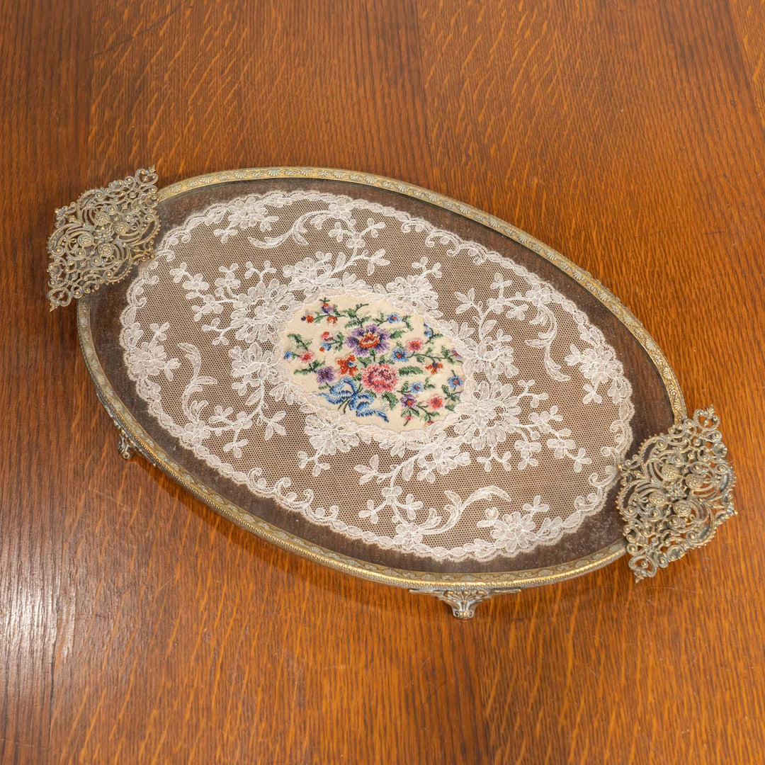 繊細な透かし装飾のフレームにプティポワンの刺繍が可憐 オーバル ドレッシングトレイ /25G-B