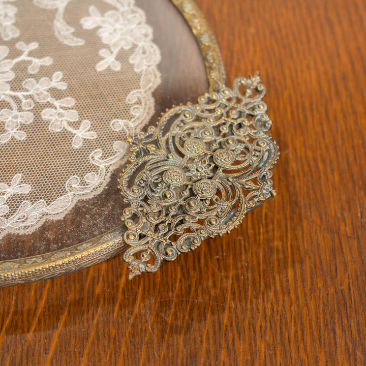 繊細な透かし装飾のフレームにプティポワンの刺繍が可憐 オーバル ドレッシングトレイ /25G-B