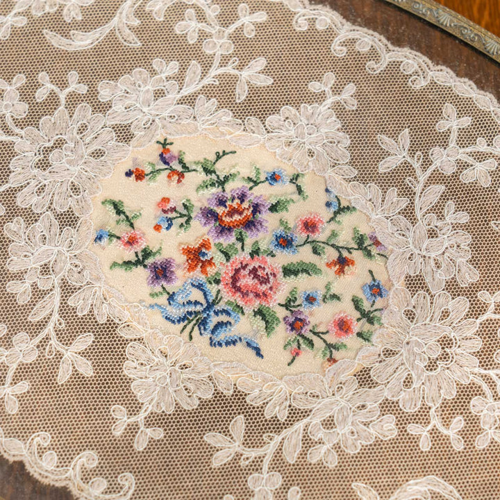 繊細な透かし装飾のフレームにプティポワンの刺繍が可憐 オーバル ドレッシングトレイ /25G-B