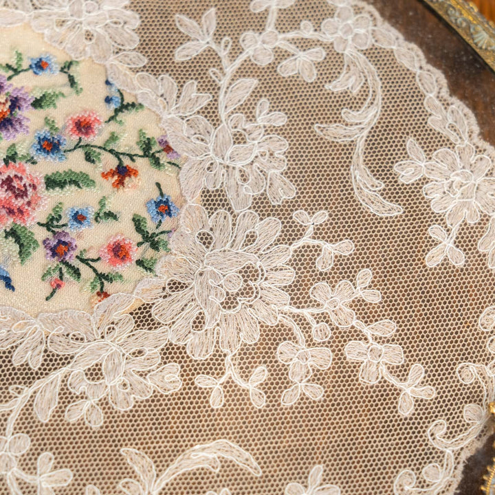 繊細な透かし装飾のフレームにプティポワンの刺繍が可憐 オーバル ドレッシングトレイ /25G-B