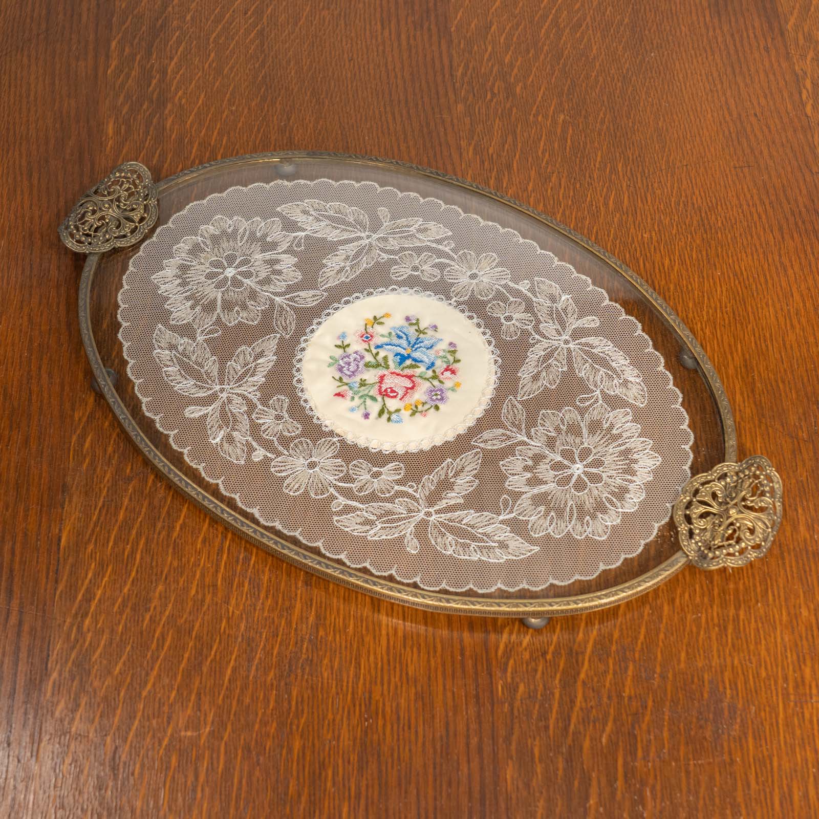 プチポワン　レース装飾の刺繍トレイ　再値下げ致しました‼️ 送料無料】イギリス 1940年代 アンティーク プチポワンドレッシング