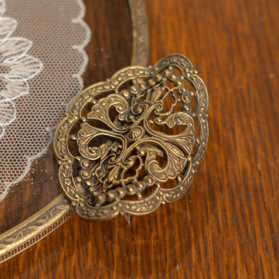 繊細な透かし装飾のフレームにプティポワンの刺繍が可憐 オーバル ドレッシングトレイ /25G-A