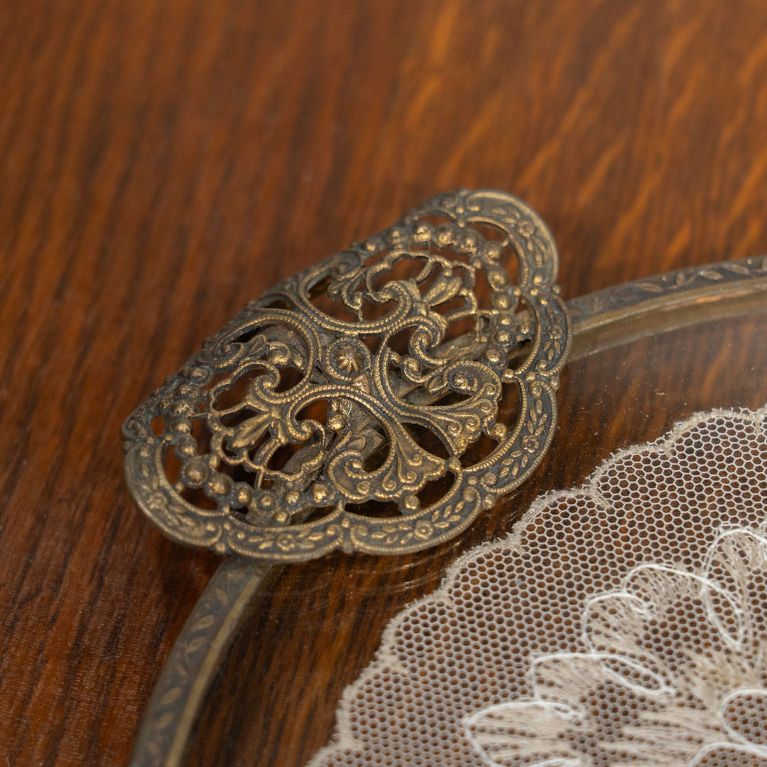 繊細な透かし装飾のフレームにプティポワンの刺繍が可憐 オーバル ドレッシングトレイ /25G-A