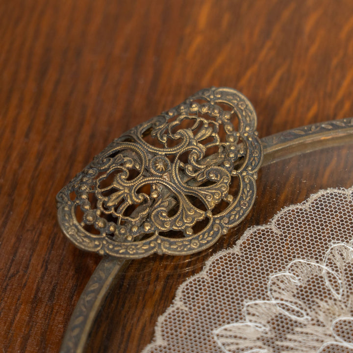 繊細な透かし装飾のフレームにプティポワンの刺繍が可憐 オーバル ドレッシングトレイ /25G-A