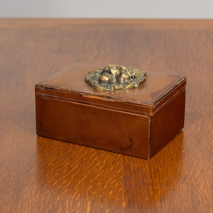 雄々しいライオンの顔が表現された レザー ジュエリーボックス /25G