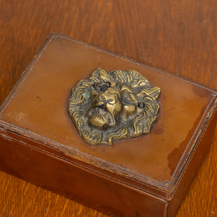 雄々しいライオンの顔が表現された レザー ジュエリーボックス /25G