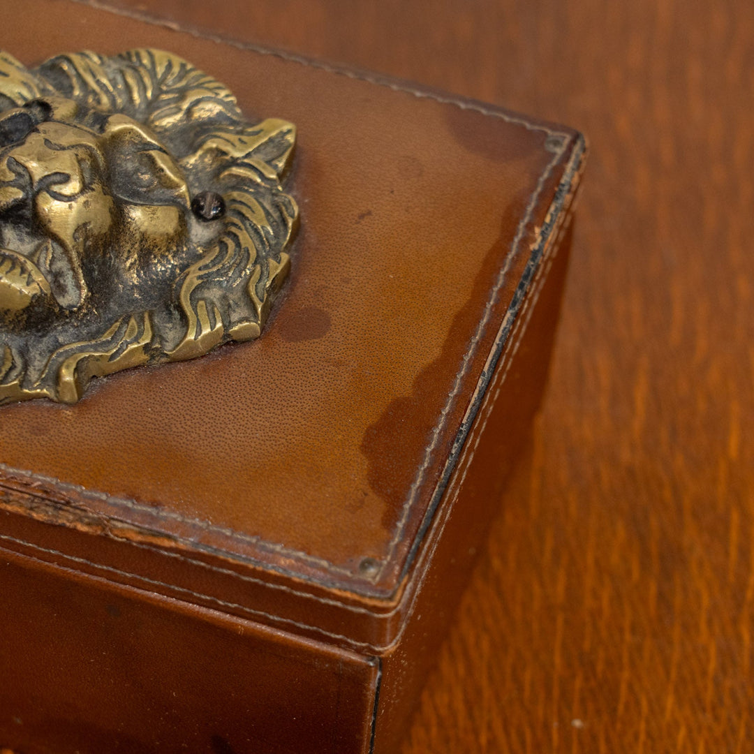 雄々しいライオンの顔が表現された レザー ジュエリーボックス /25G