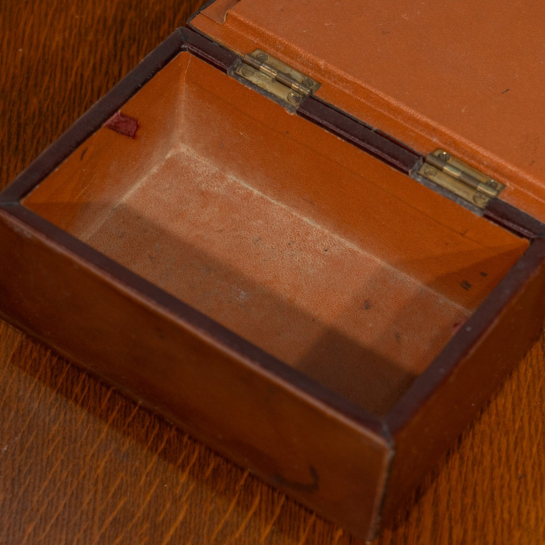 雄々しいライオンの顔が表現された レザー ジュエリーボックス /25G