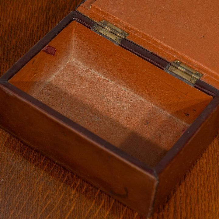 雄々しいライオンの顔が表現された レザー ジュエリーボックス /25G