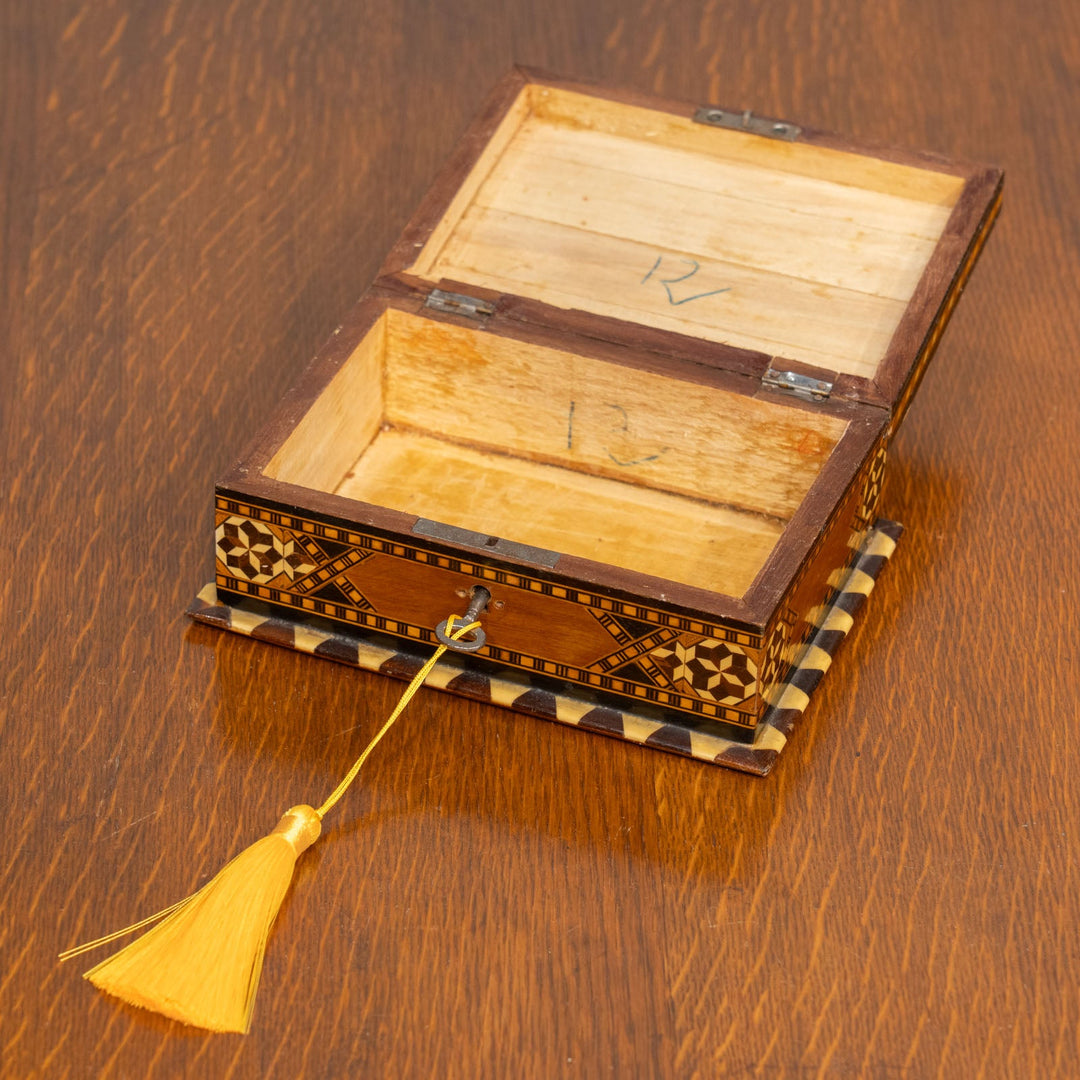 繊細な幾何学模様が特徴 インレイ タラセア ジュエリーボックス /25G