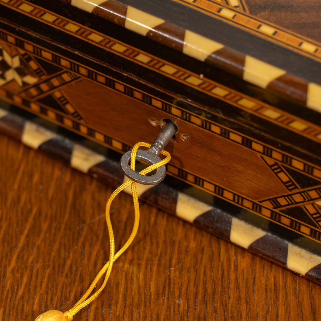 繊細な幾何学模様が特徴 インレイ タラセア ジュエリーボックス /25G