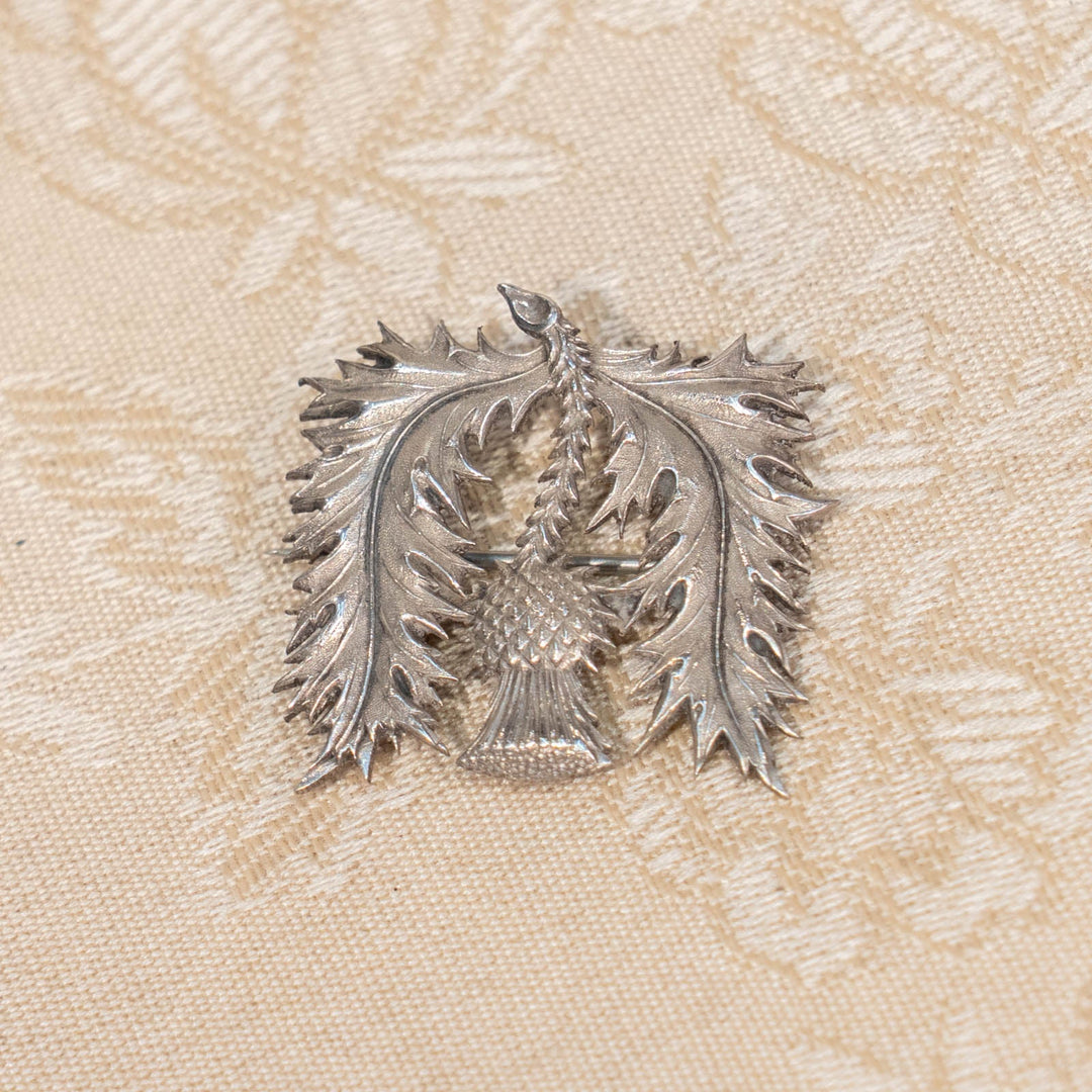 スコットランドの国花であるアザミを表現 フラワーモチーフ アンティークブローチ /25G