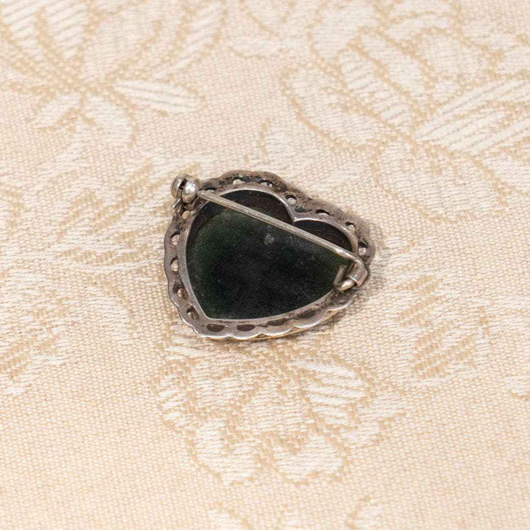 可愛らしいハートモチーフ ネフライト アンティークブローチ /25G