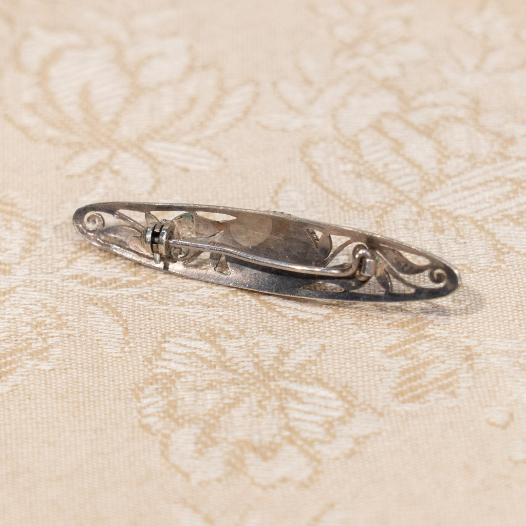 自然を感じる優美なデザインにマラカイトが映える アンティークバーブローチ /25G