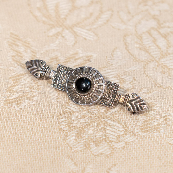 アールデコを思わせるモダンなデザイン アンティークバーブローチ /25G