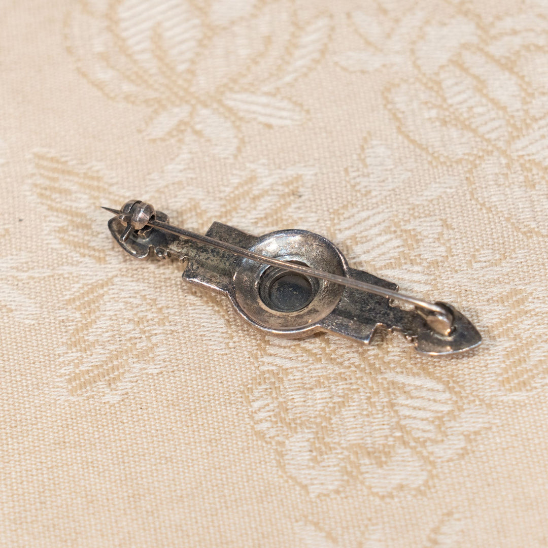 アールデコを思わせるモダンなデザイン アンティークバーブローチ /25G