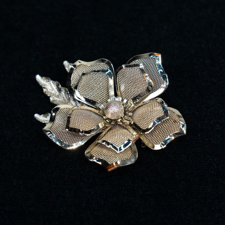 メッシュの花びらが涼やか フラワーモチーフ アンティークブローチ /25G