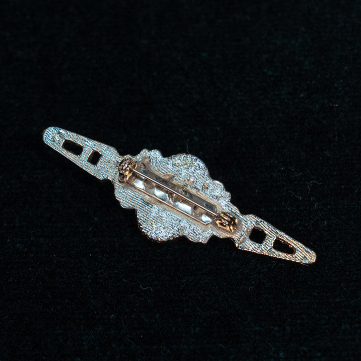 繊細でエレガントなデザインが際立つ アンティークバーブローチ /25G