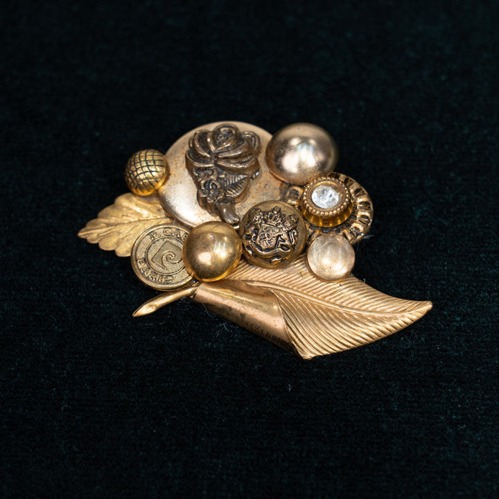 ボタンなど様々な形を組み合わせたモダンなデザイン アンティークブローチ /25G