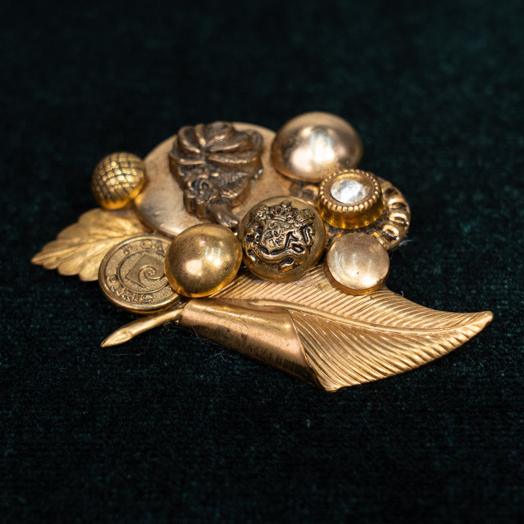 ボタンなど様々な形を組み合わせたモダンなデザイン アンティークブローチ /25G