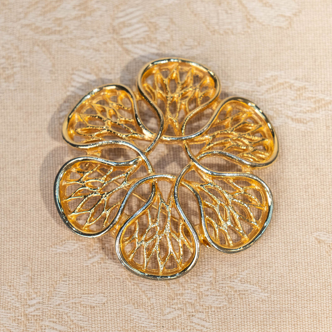 高級感のあるゴールドカラーが目を惹く フラワーモチーフ アンティークブローチ /25G