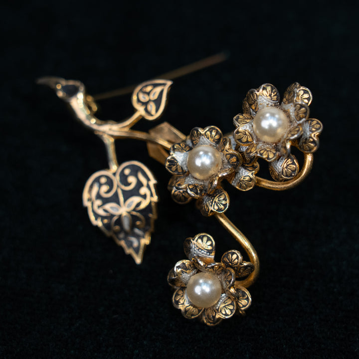可憐な小花にパールがあしらわれた フラワーモチーフ アンティークブローチ /25G