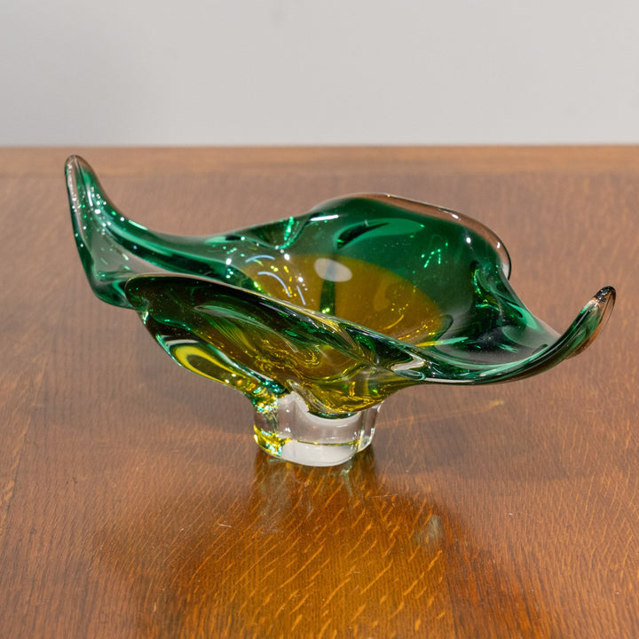 グリーンとアンバーが混ざり合った色合いが美しい アートガラスボウル /25G