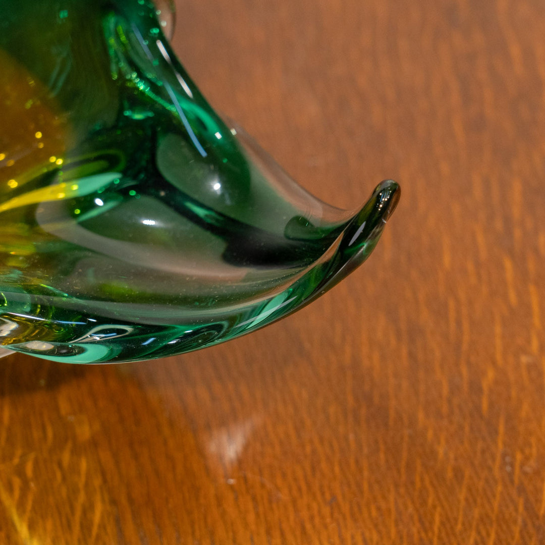 グリーンとアンバーが混ざり合った色合いが美しい アートガラスボウル /25G