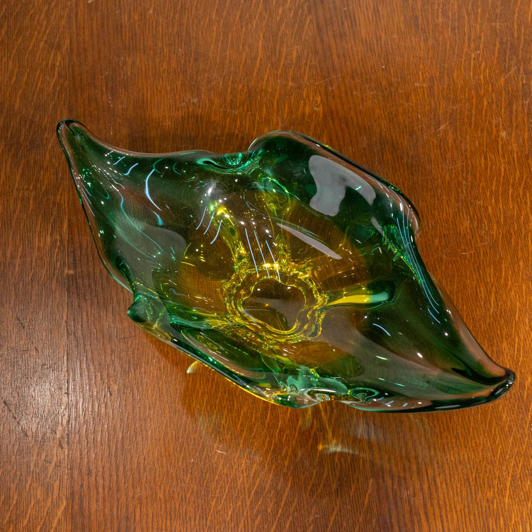 グリーンとアンバーが混ざり合った色合いが美しい アートガラスボウル /25G